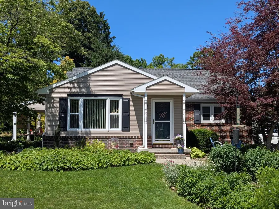 41 W College Ave, Wernersville, PA 19565 - #2