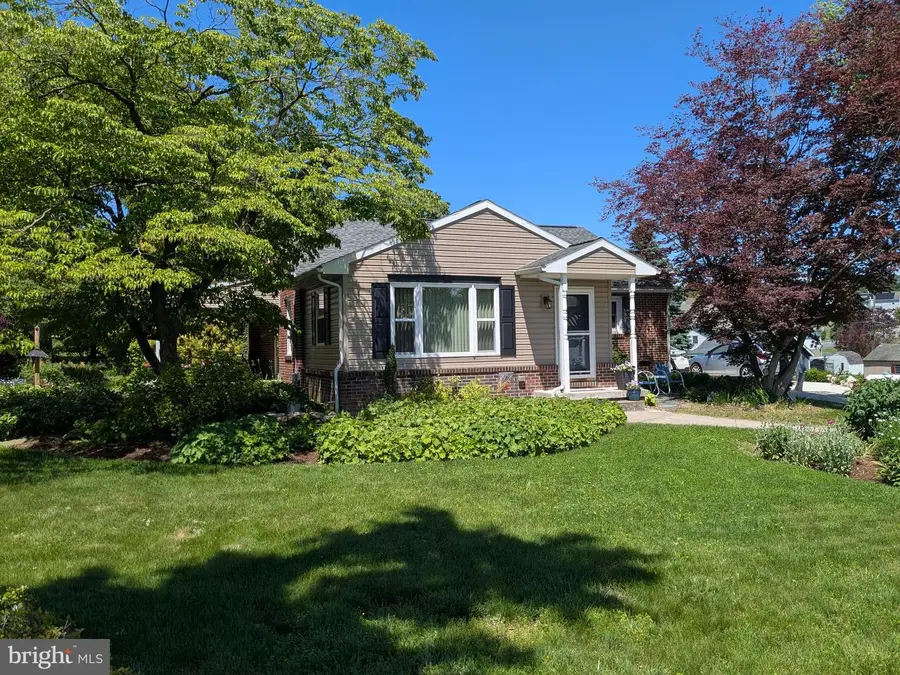 41 W College Ave, Wernersville, PA 19565 - #3