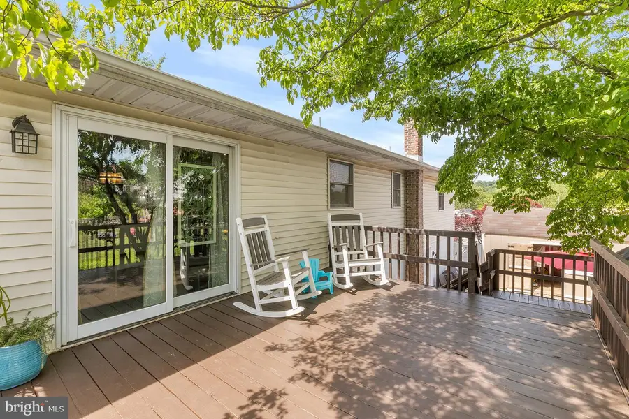 46 Popodickon Dr, Boyertown, PA 19512 - #2