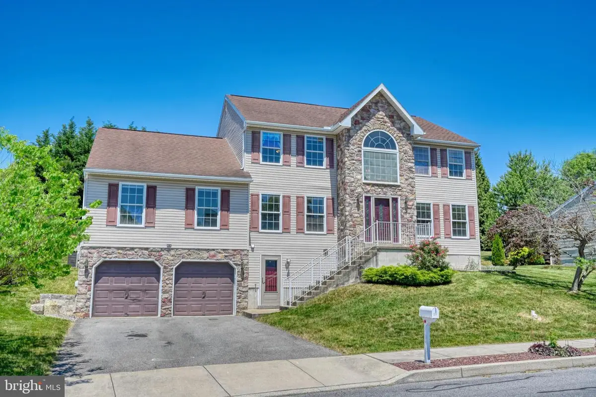 221 Longview Dr, Reading, PA 19608 - #1