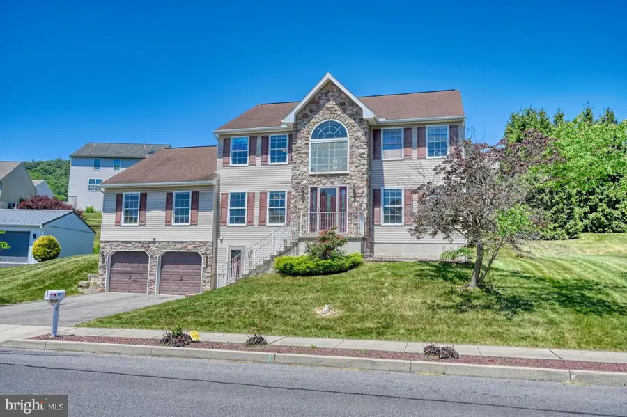 221 Longview Dr, Reading, PA 19608 - #2