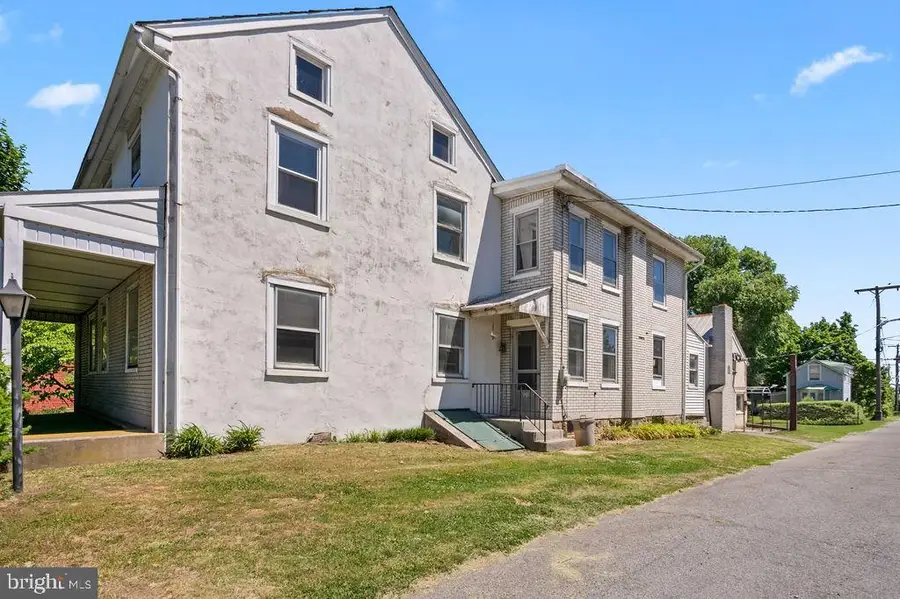 120 S Kemp St, Lyon Station, PA 19536 - #2