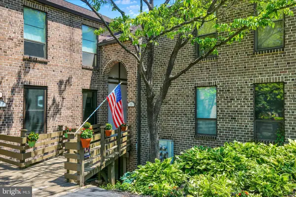 8-a Fairway Rd, READING, PA 19607