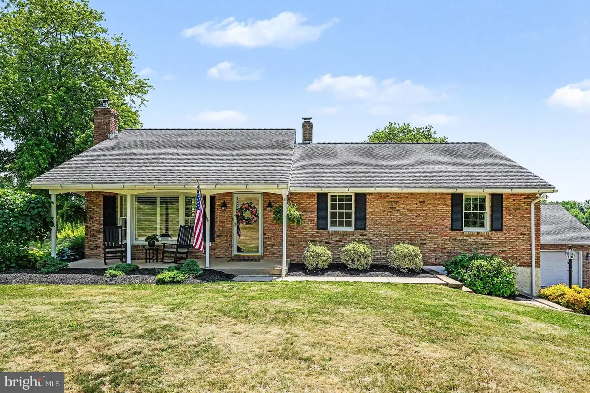 61 Applewood Ln, Boyertown, PA 19512 - #1