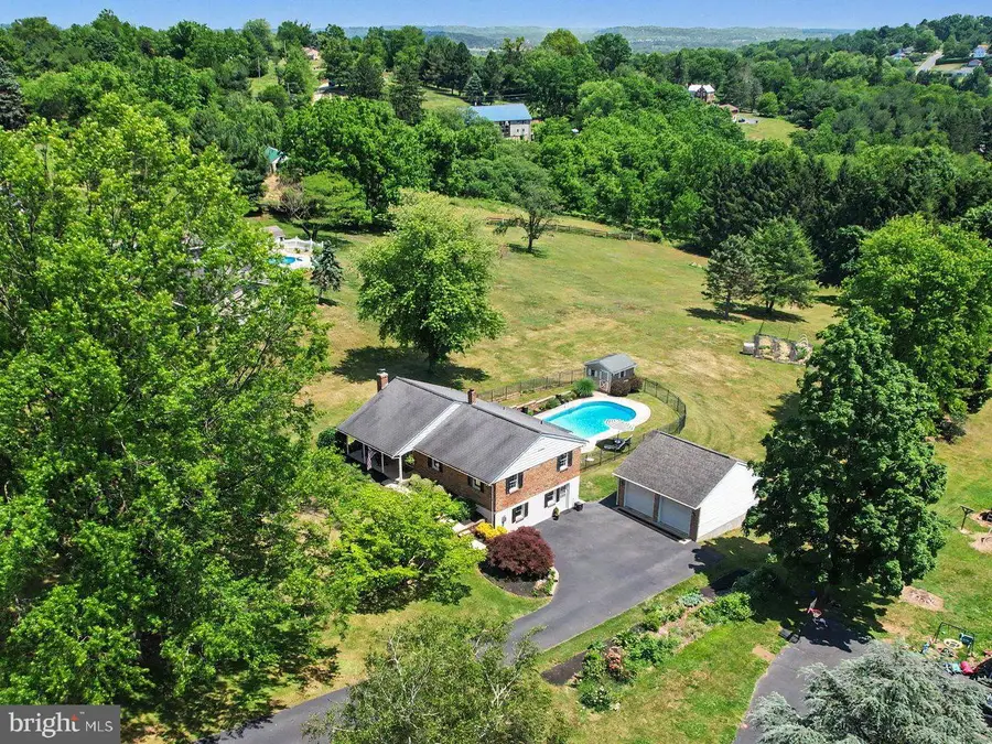 61 Applewood Ln, Boyertown, PA 19512 - #2