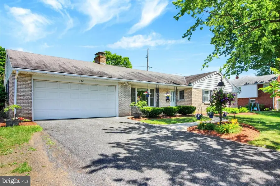 388 Chestnut St, Hamburg, PA 19526 - #3