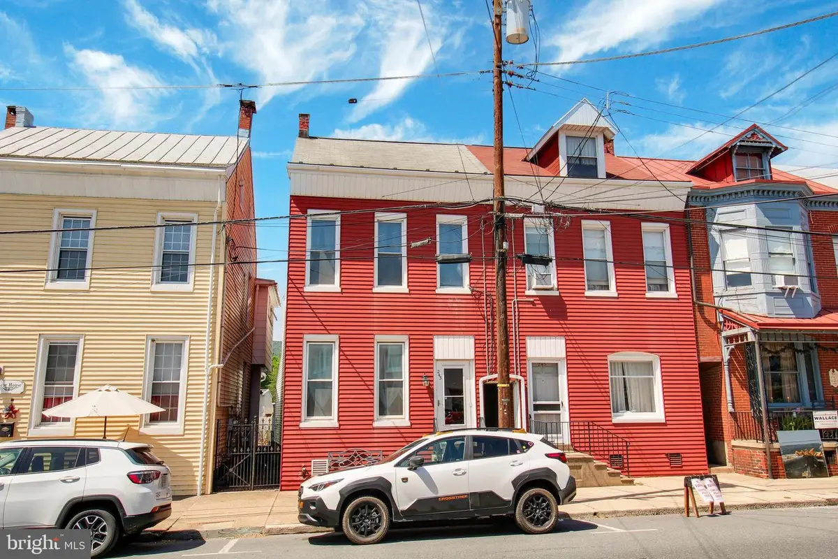 243 State St, Hamburg, PA 19526 - #1