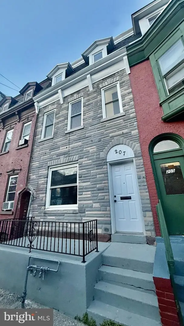207 N 10th St, Reading, PA 19601 - #2