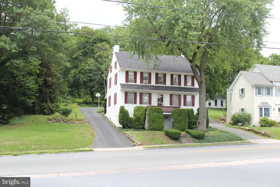 375 W Philadelphia Ave, Boyertown, PA 19512 - #2