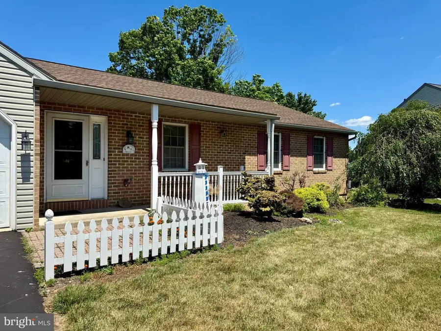 304 W Walnut Tree Dr, Blandon, PA 19510 - #3