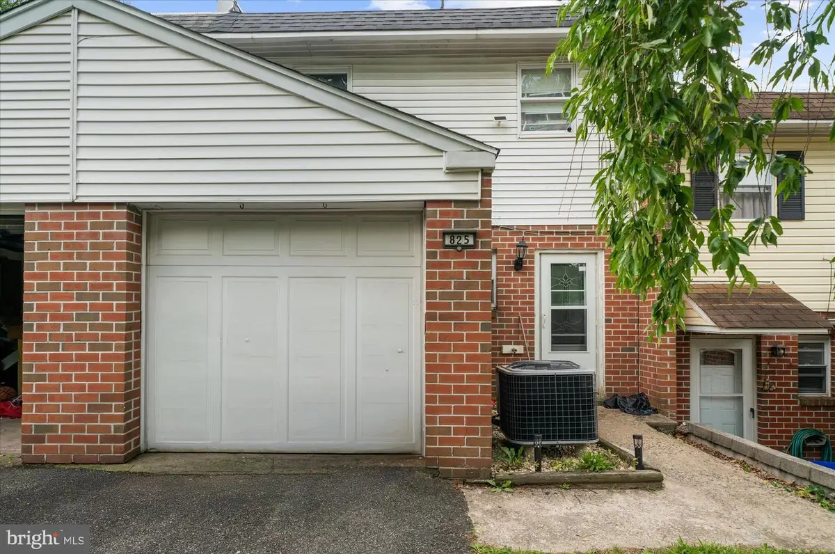 825 Woodchuck Ln, Reading, PA 19606 - #1