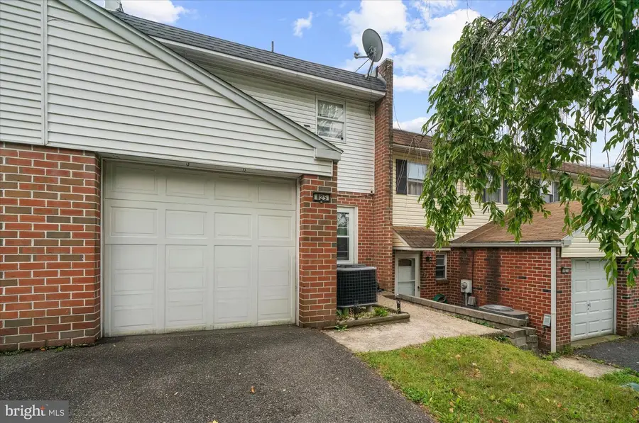 825 Woodchuck Ln, Reading, PA 19606 - #3