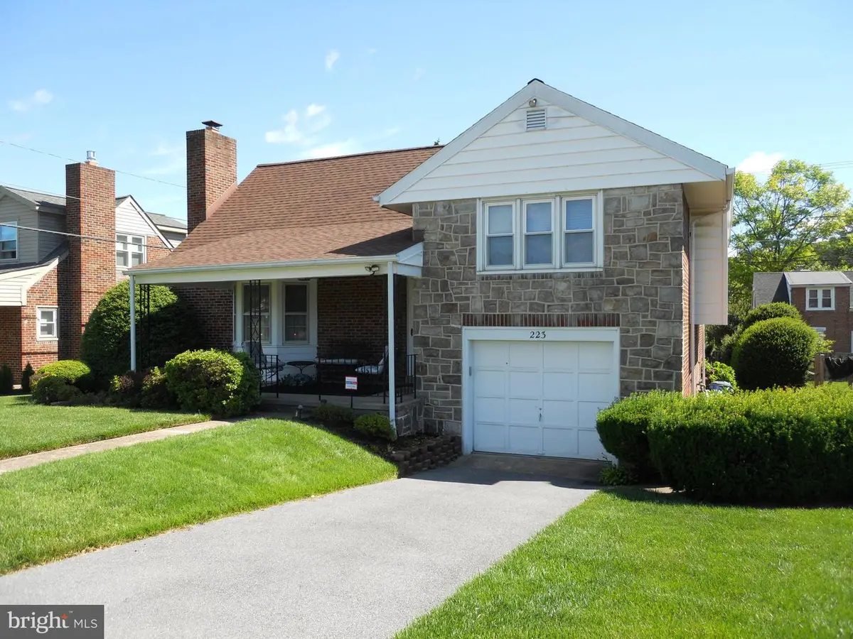 223 Mayer St, Reading, PA 19606 - #1