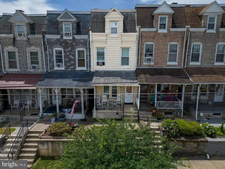 318 Franklin St, West Reading, PA 19611 - #2