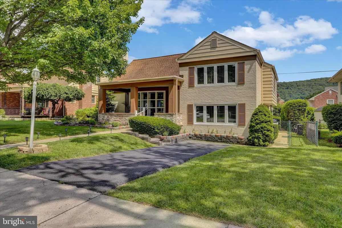 919 Brighton Ave, Reading, PA 19606 - #1
