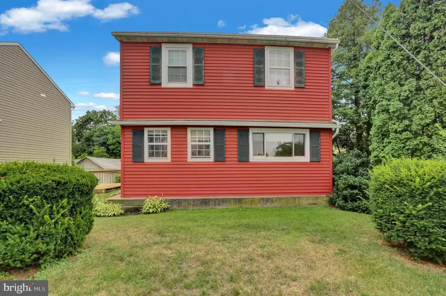 11 W Hunter St, Lyon Station, PA 19536 - #2