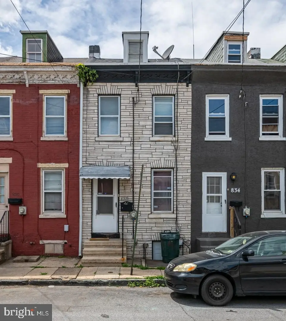 832 Nicolls St, Reading, PA 19604 - #1