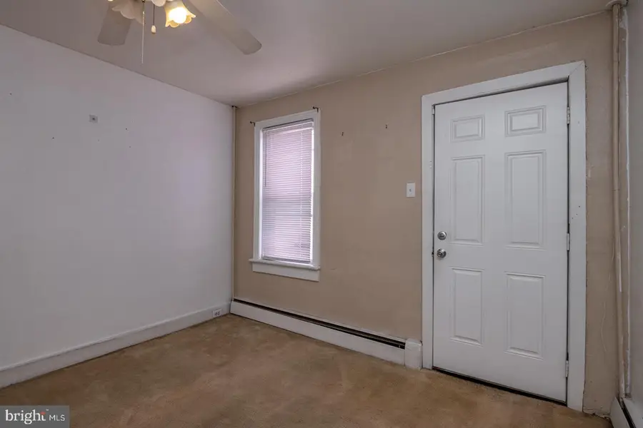 832 Nicolls St, Reading, PA 19604 - #3