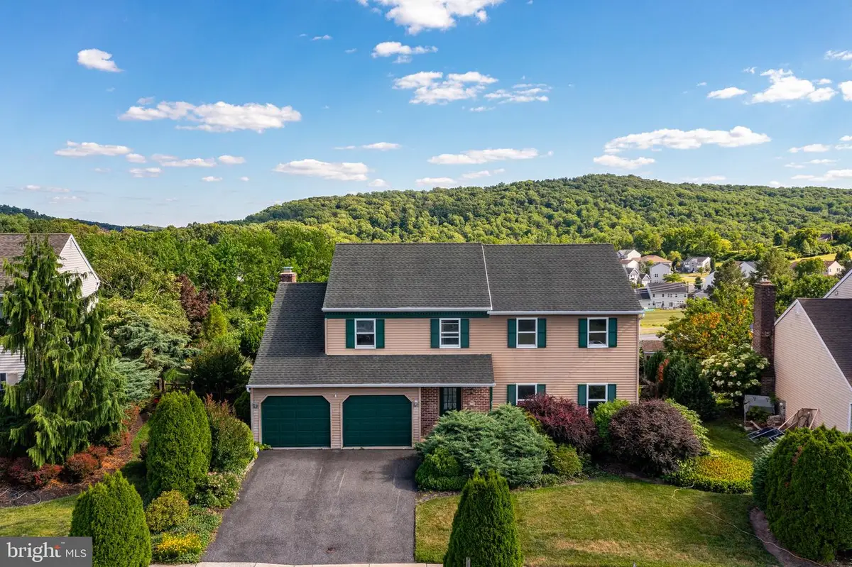41 Flint Ridge Dr, Shillington, PA 19607 - #1