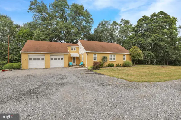 61 Weaver Ln, MOHNTON, PA 19540