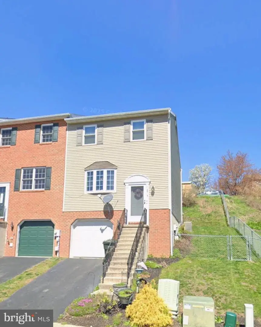 3915 Penns Dr, Reading, PA 19606 - #1