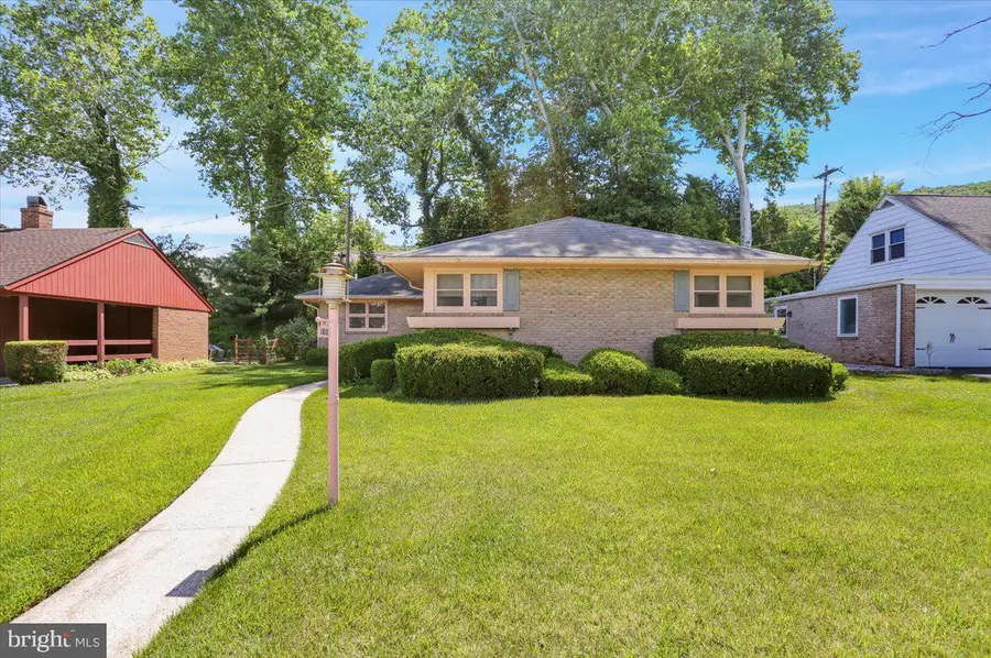 1815 N 16th St, Reading, PA 19604 - #3