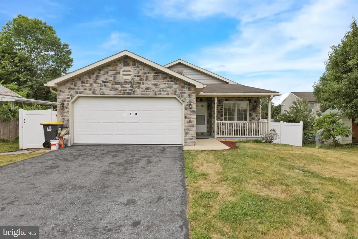 100 N Robeson St, Robesonia, PA 19551 - #1