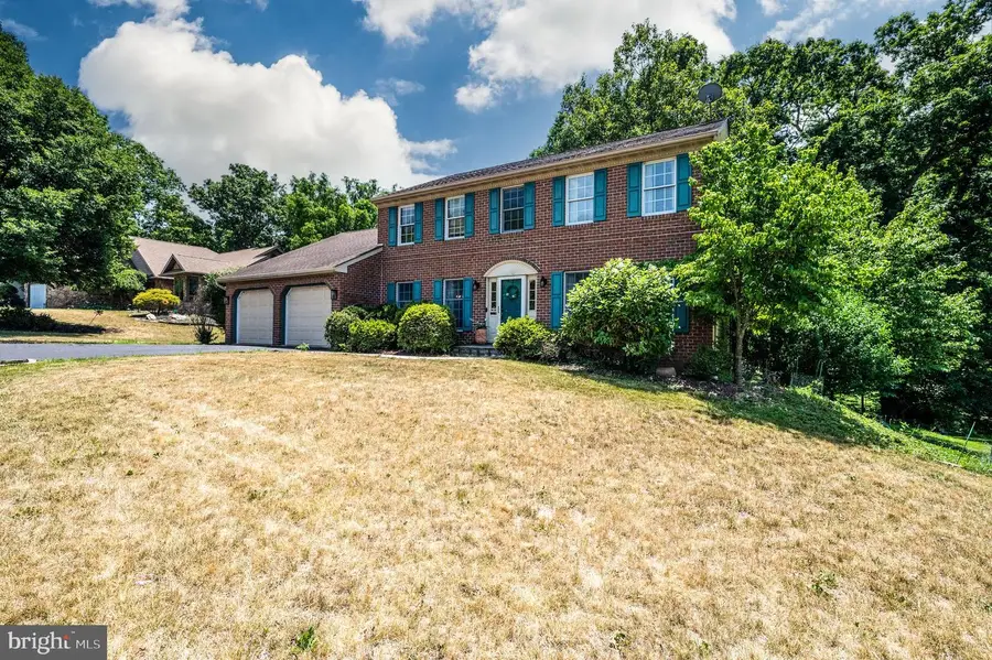 402 Russell Ave, Douglassville, PA 19518 - #2