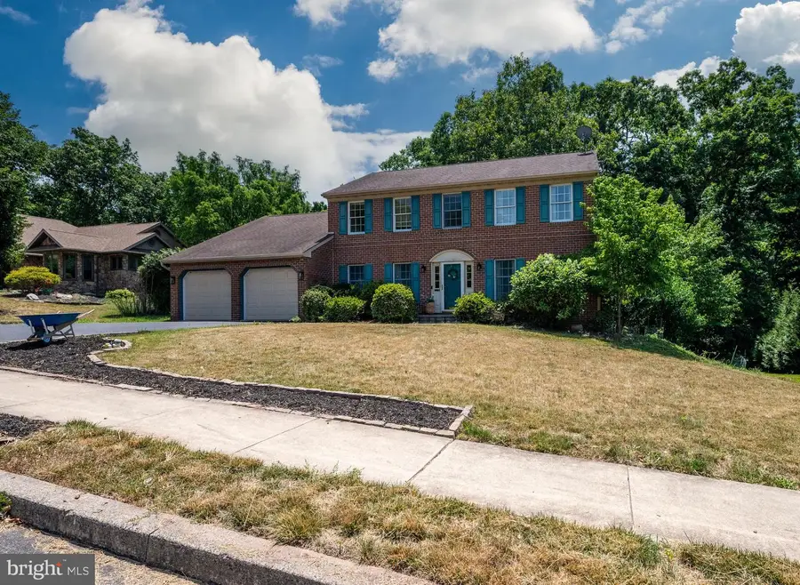 402 Russell Ave, Douglassville, PA 19518 - #3