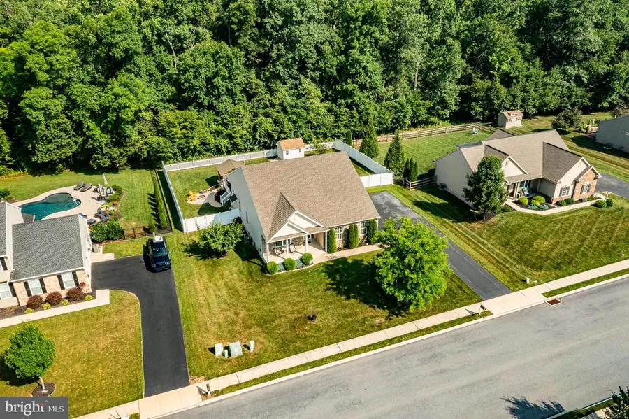 105 Woods Edge Dr, Douglassville, PA 19518 - #2