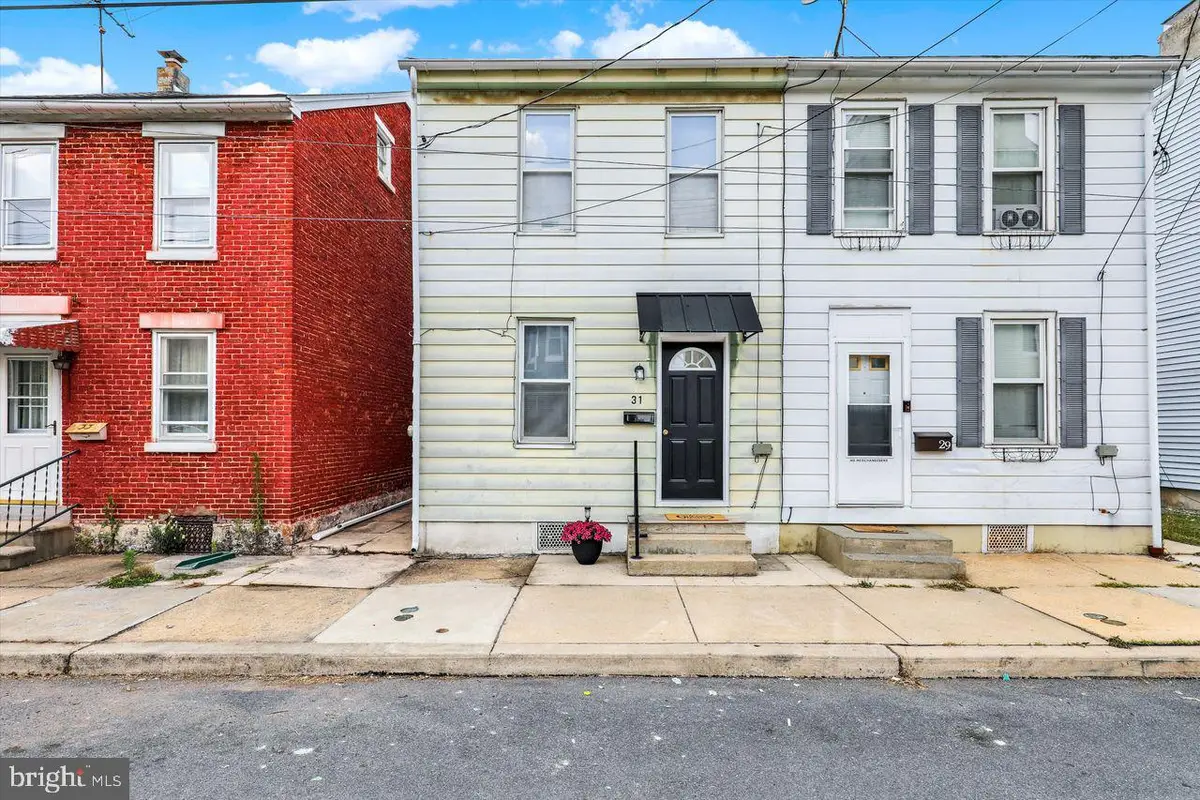31 W Washington St, Fleetwood, PA 19522 - #1
