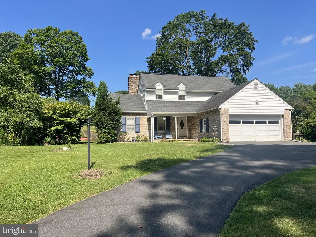 2 Bingaman Rd, Reading, PA 19606 - #1