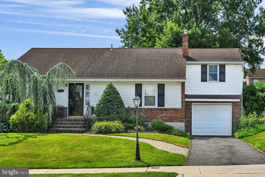 3102 Curtis Rd, Sinking Spring, PA 19608 - #2