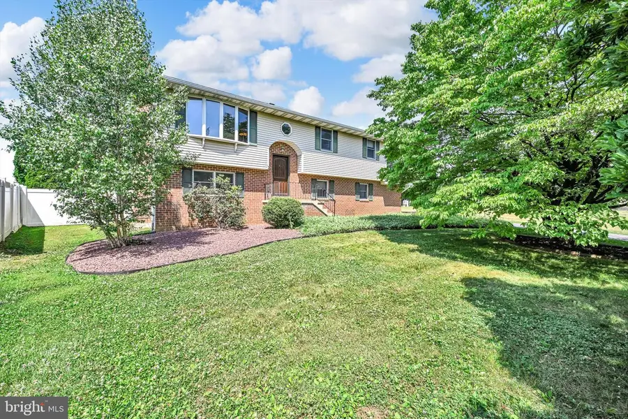 648 W Spring St, Fleetwood, PA 19522 - #2
