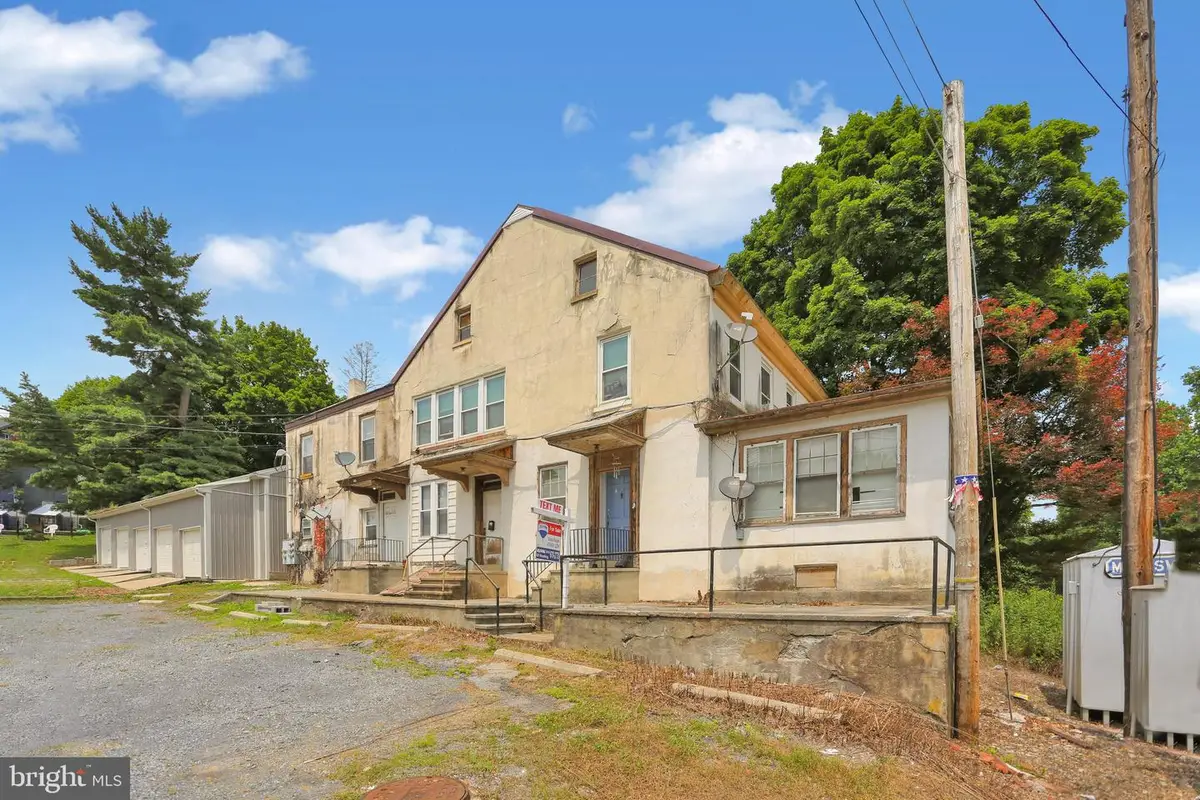 206 Main St, Mohrsville, PA 19541 - #1