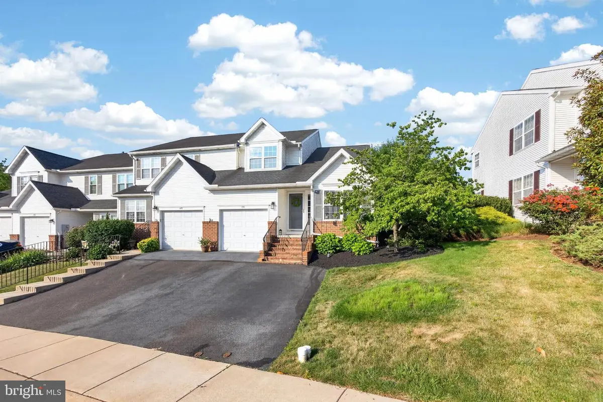 174 Waterford Ln, Reading, PA 19606 - #1