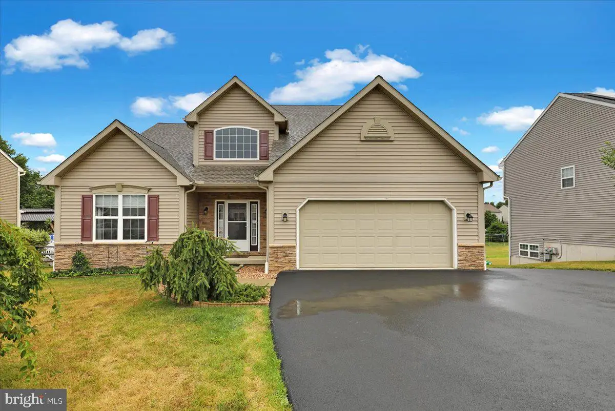 640 Ebersole Rd, Reading, PA 19605 - #1