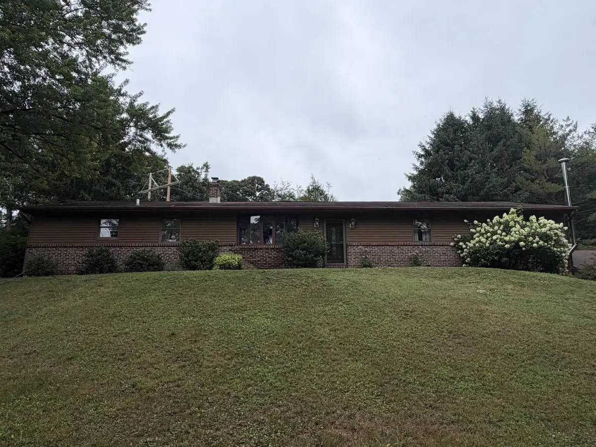 620 Gouglersville Rd, Reading, PA 19608 - #1