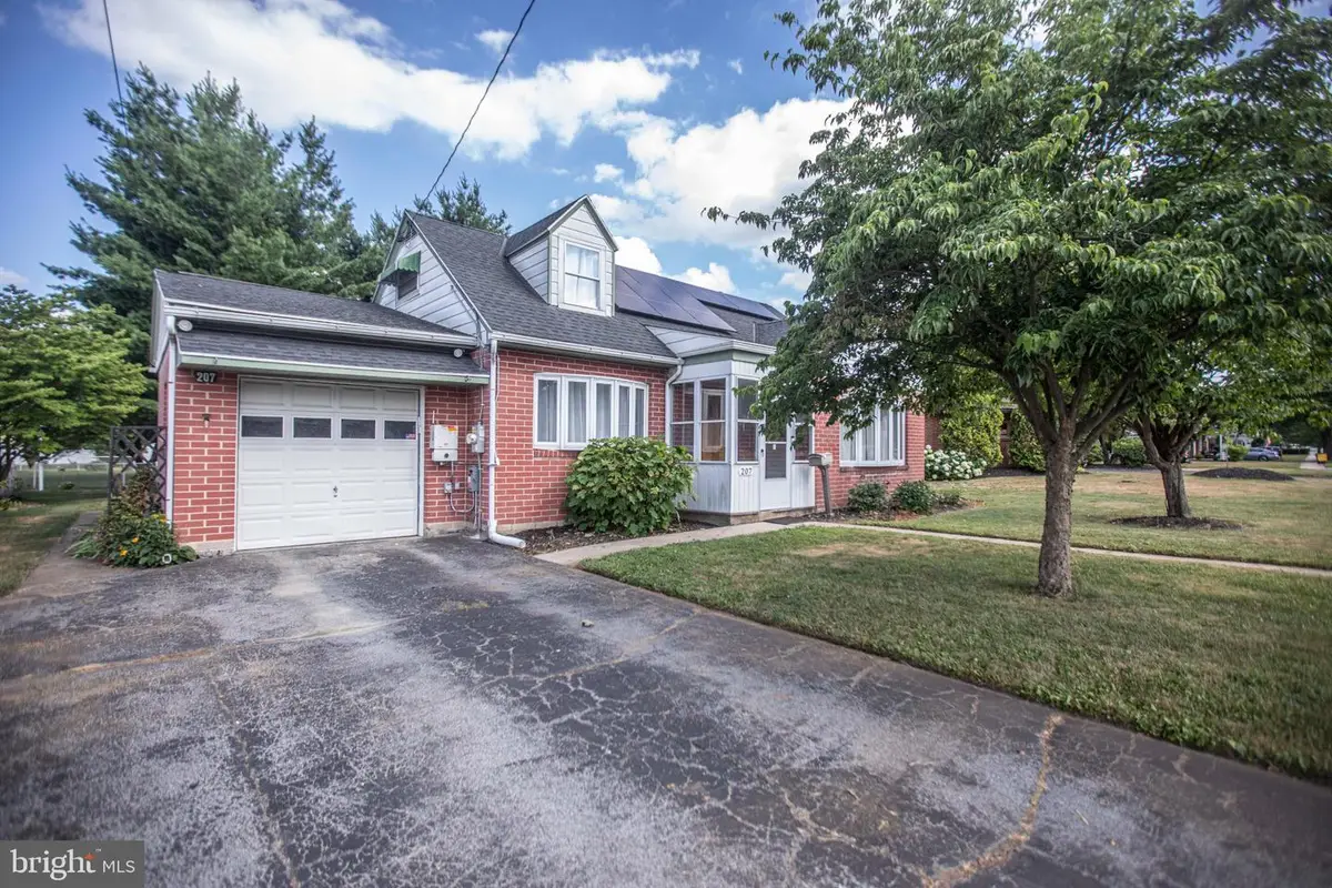 207 N Linden St, Robesonia, PA 19551 - #1