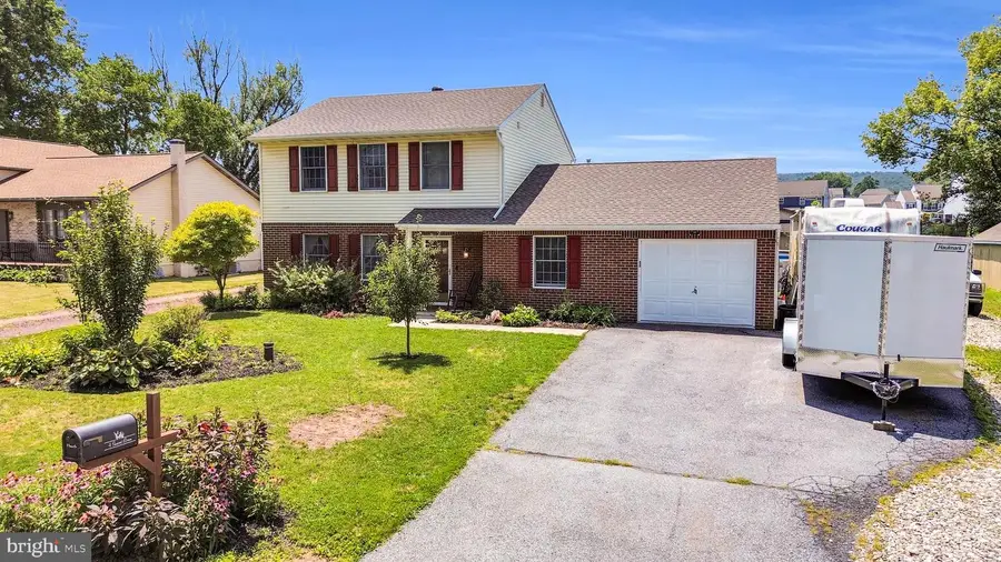 4 Sunset Dr, Douglassville, PA 19518 - #3