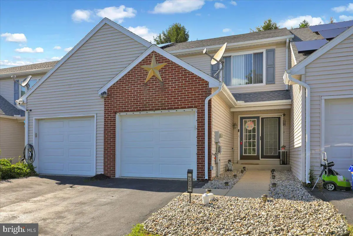 707 Hawk Ridge Dr, Hamburg, PA 19526 - #1