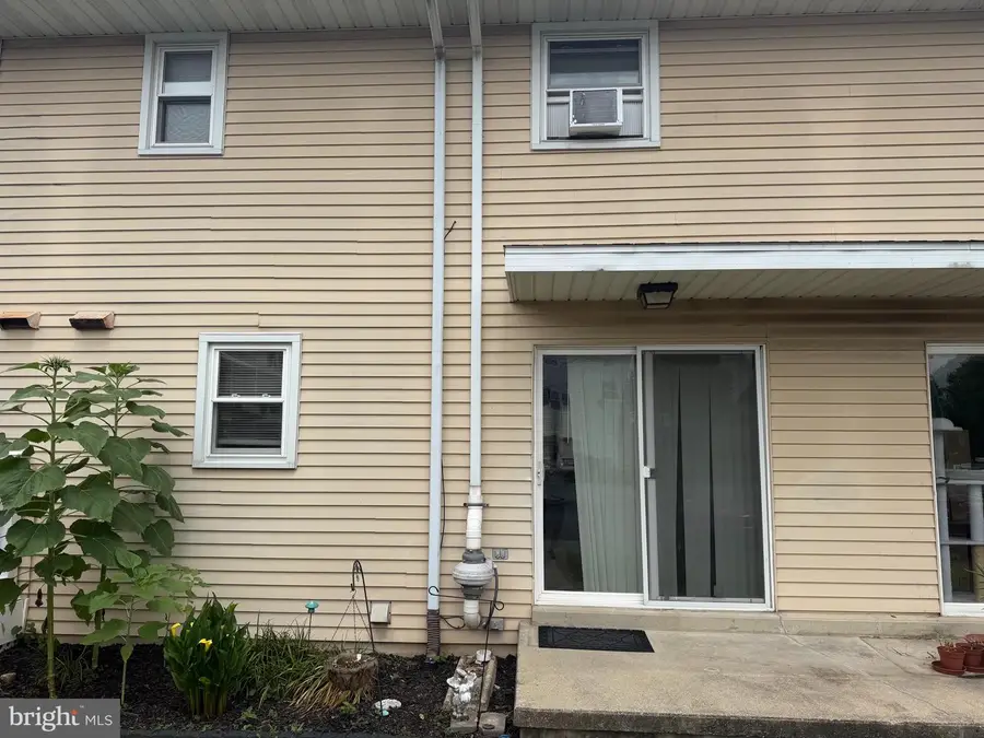 527 Linden St, Leesport, PA 19533 - #2