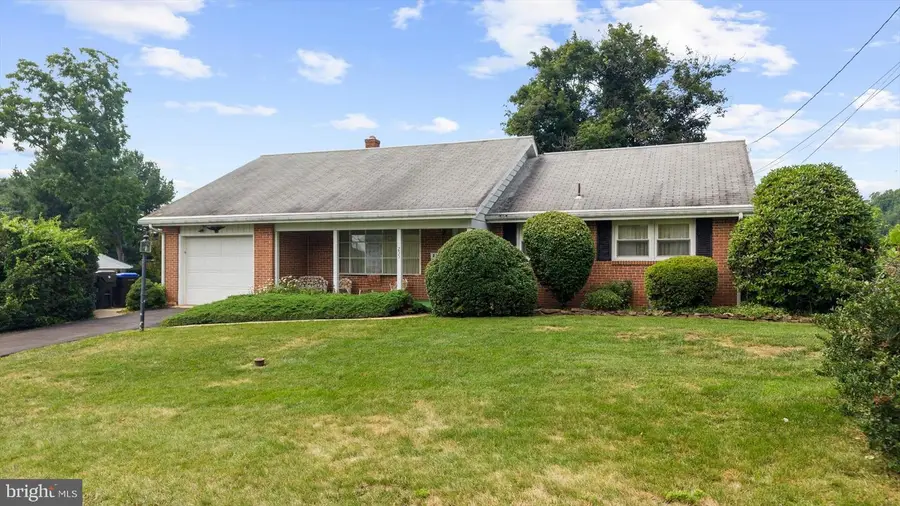 255 Orchard Hills Dr, Boyertown, PA 19512 - #2