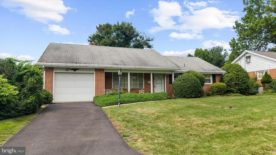 255 Orchard Hills Dr, Boyertown, PA 19512 - #3