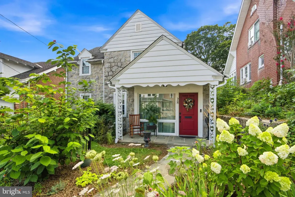28 W 2nd St, Boyertown, PA 19512 - #1