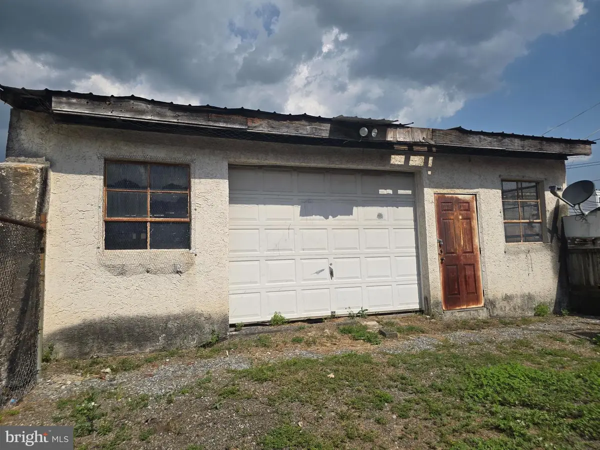 235 Cedar St, Reading, PA 19601 - #1