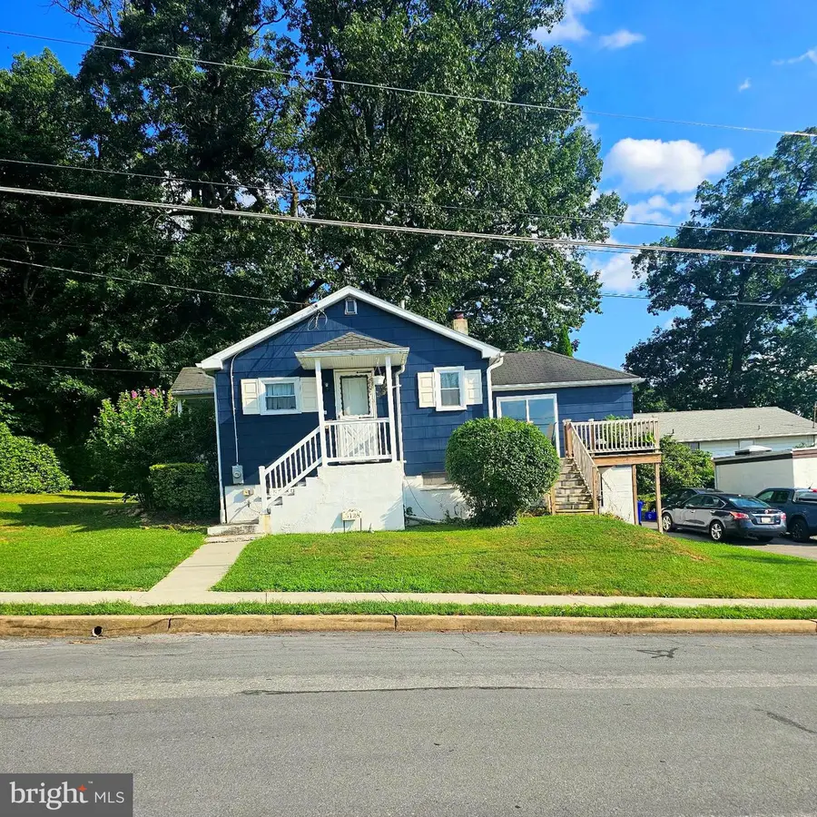 3128 Oak St, Reading, PA 19605 - #2