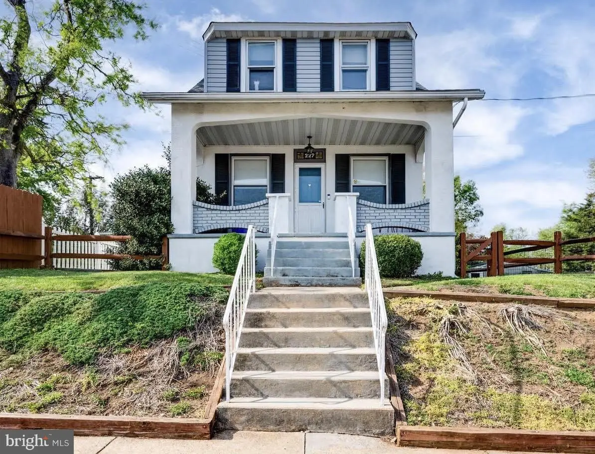 227 Belvedere Ave, Reading, PA 19611 - #1