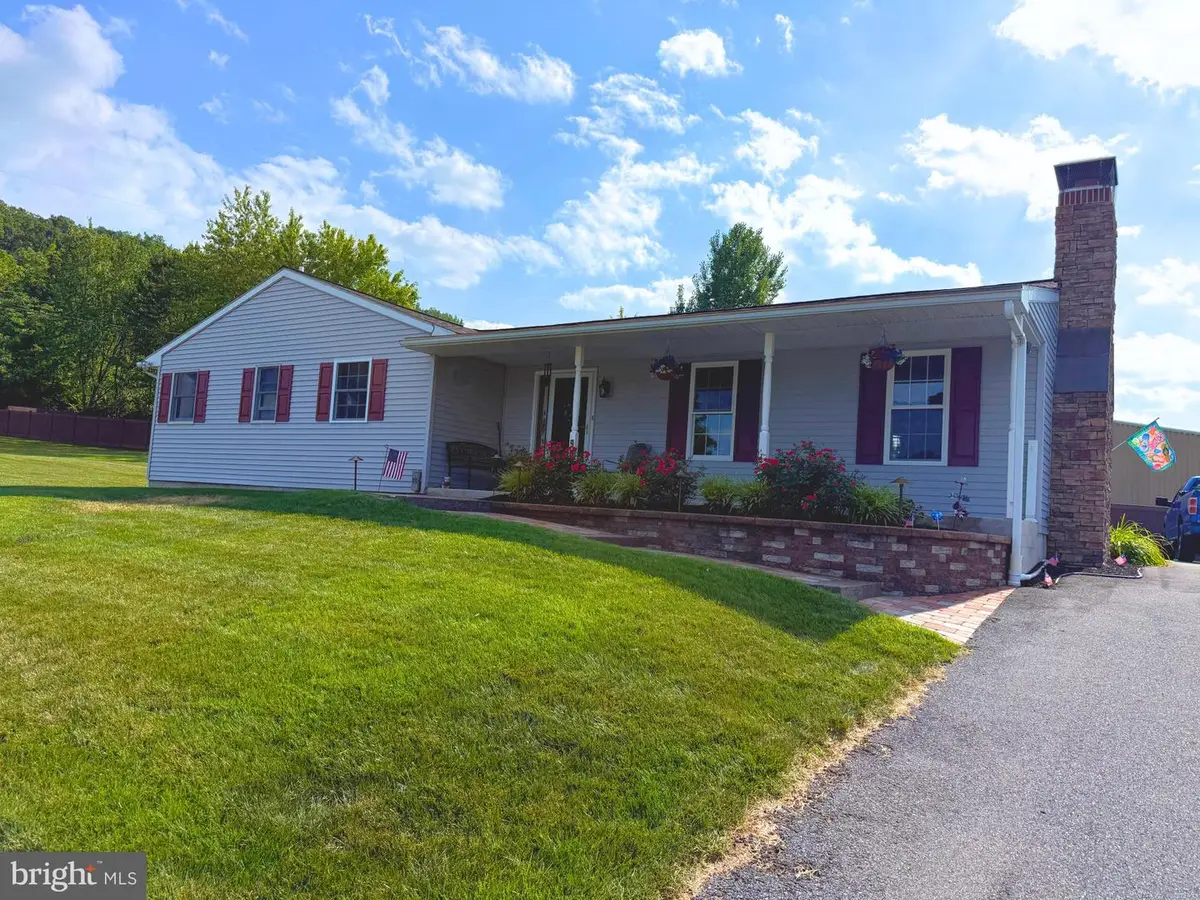 902 Fritztown Rd, Reading, PA 19608 - #1