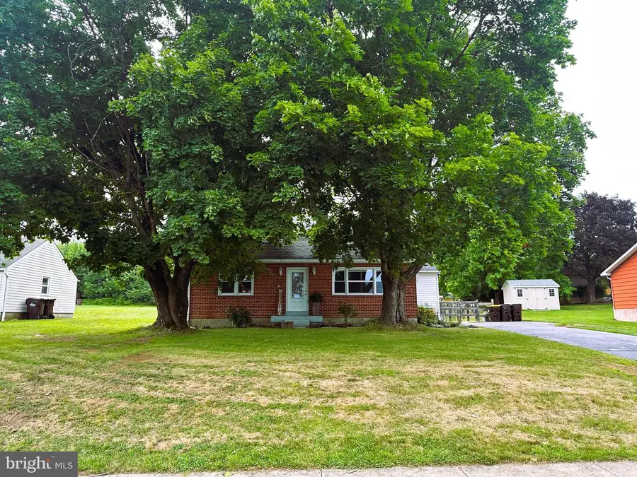 639 Chestnut St, Bally, PA 19503 - #2